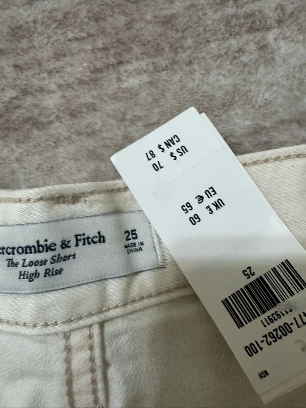 Abercrombie & Fitch the loose short high rise size 25 nwt